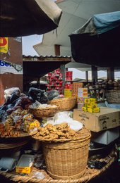 Africa;-Basket;-Benin;-Commerce;-Cotonou;-Former-market;-Ganhi-market;-Ginger;-Kaleidos;-Kaleidos-images;-La-parole-à-limage;-Market;-Matches;-Stall;-Stock-cube;-Stories-Pictures;-Tarek-Charara;-Tomato-paste;-West-Africa